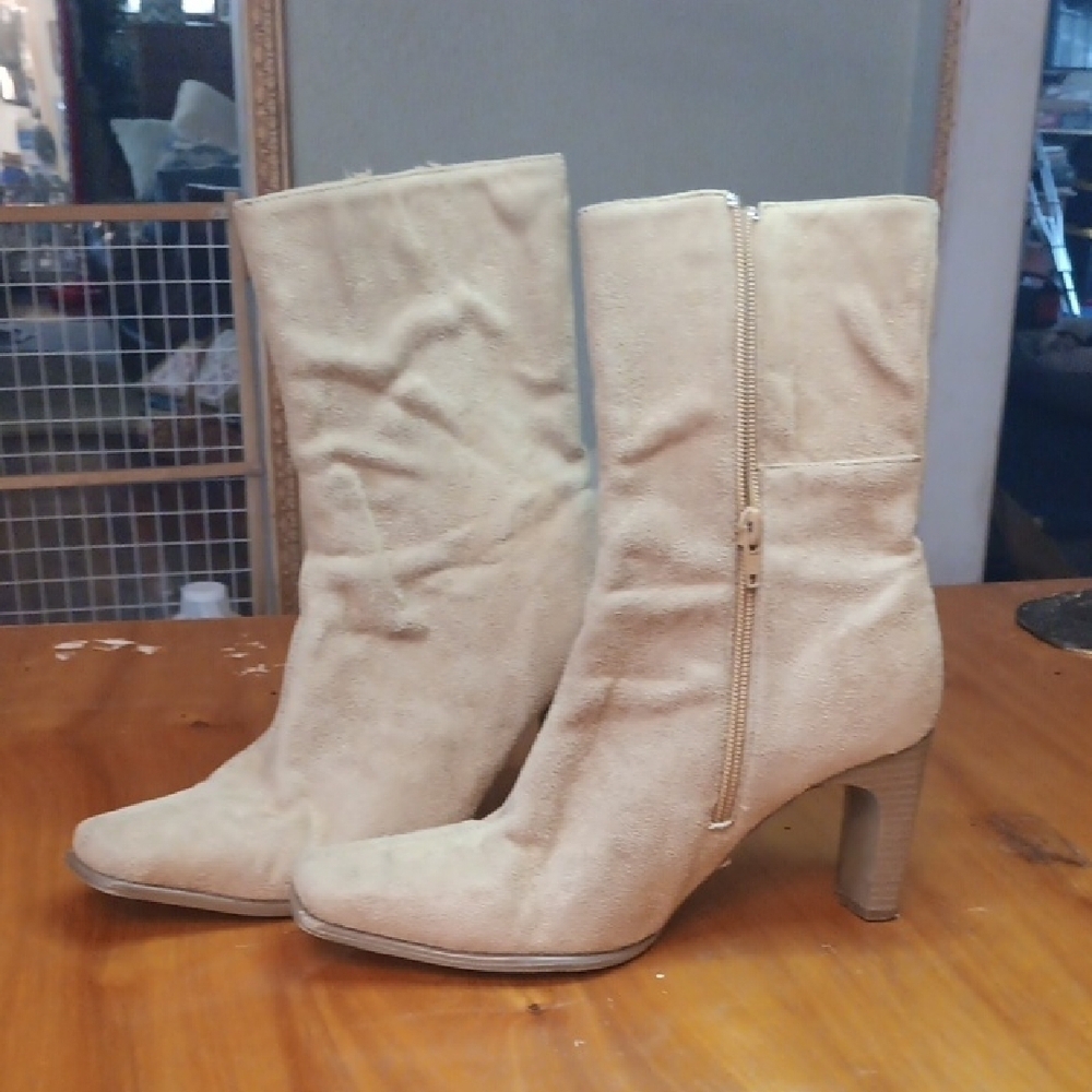 Splash Tan Women's Boots Slightly Used